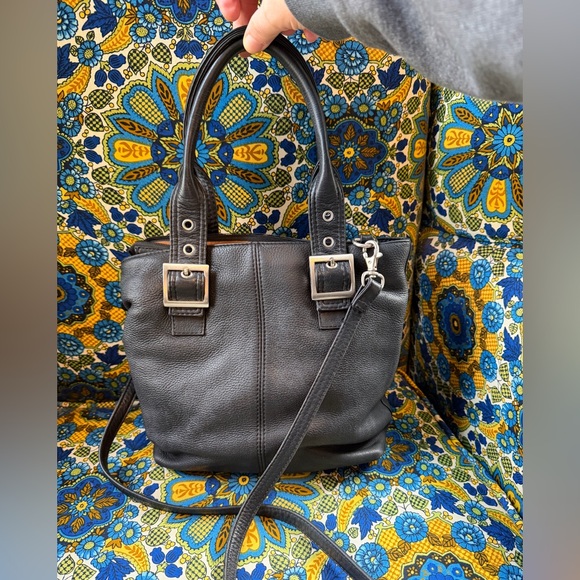 Hobo International leather tote and detachable crossbody strap in black - Picture 9 of 11